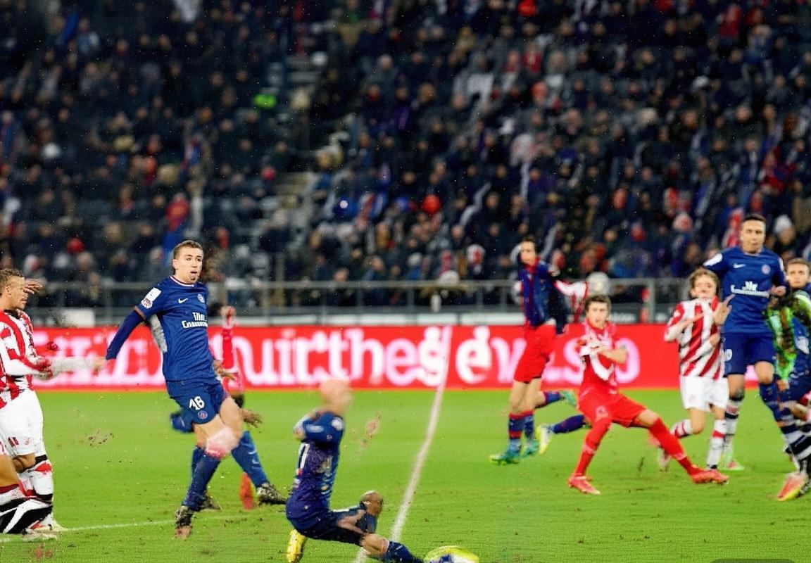 巴黎圣日耳曼VS甘冈：激情对决战术解析与球星表现